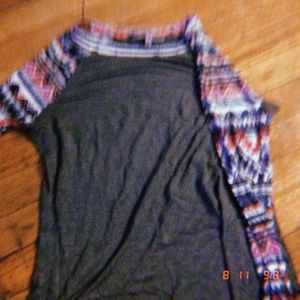 Absolutely FAMOUS patterned design down sleeves